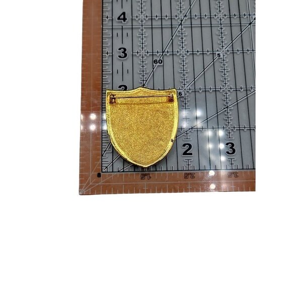 Knights Shield Brooch Pin Gold Tone & Green Vinyl Decorative Trim Vintage - Picture 8 of 8
